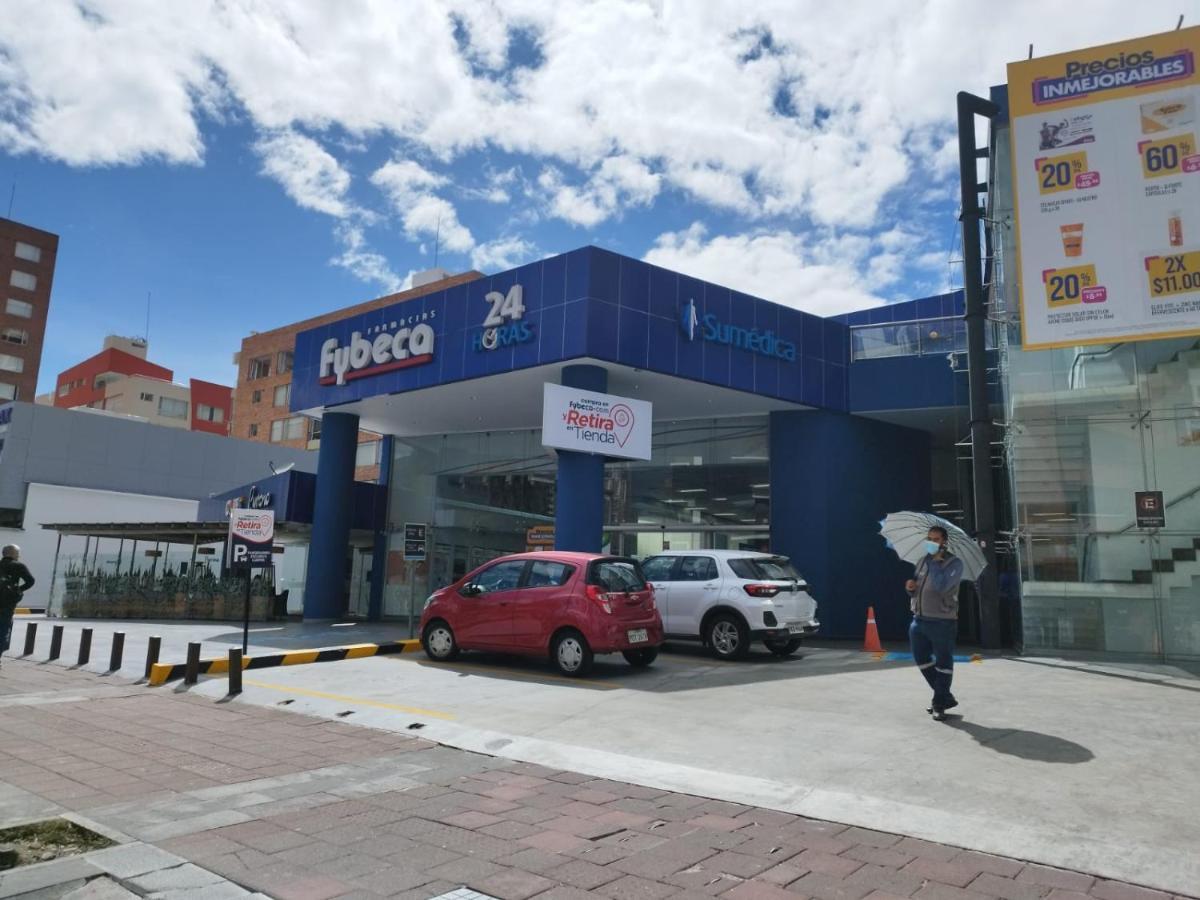 hotel akros quito teléfono